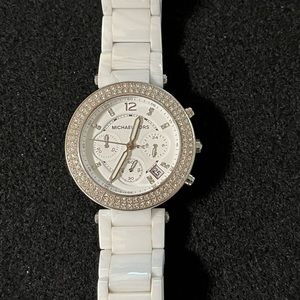 Michael Kors white ceramic watch. Model MK 5654.
